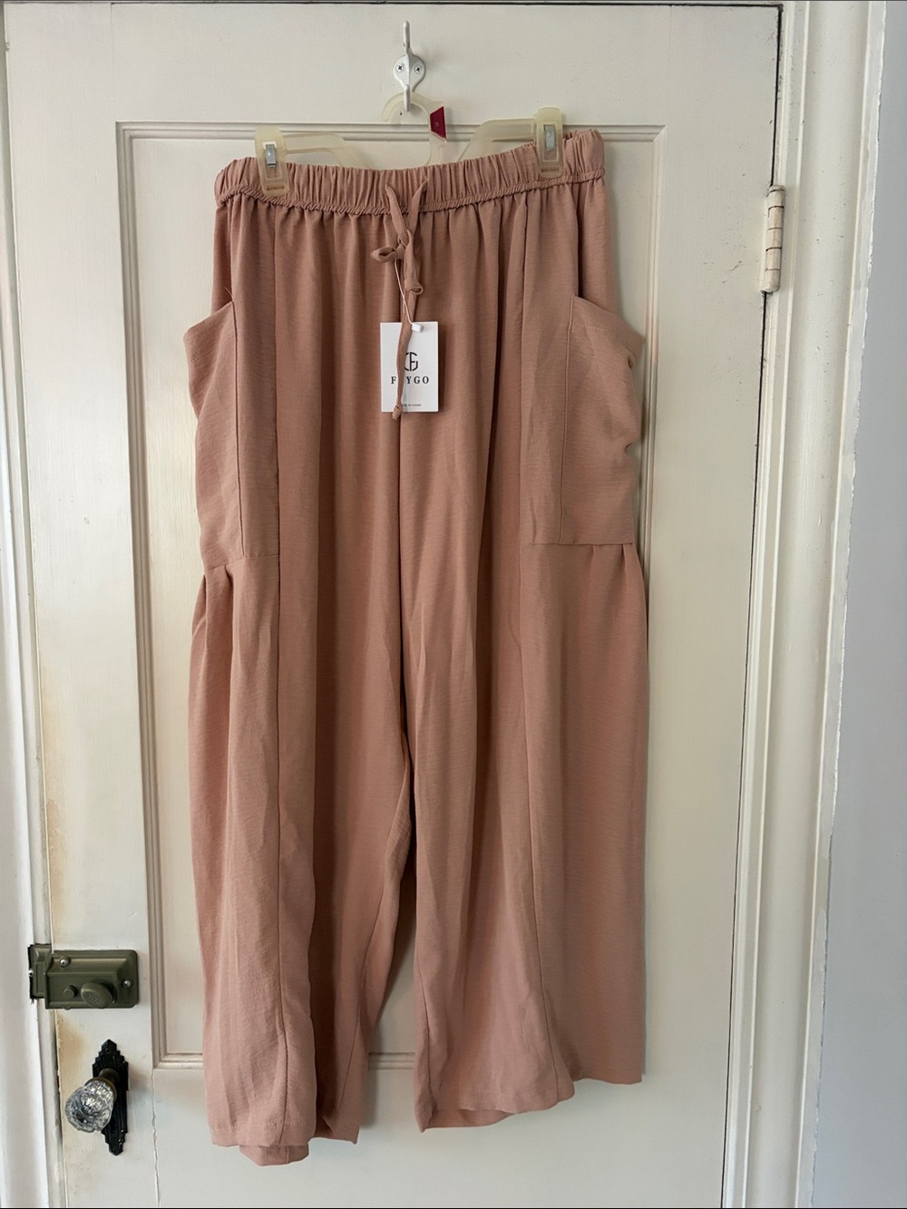 Relaxed Wide-Leg Women’s Pants in Blush Pink